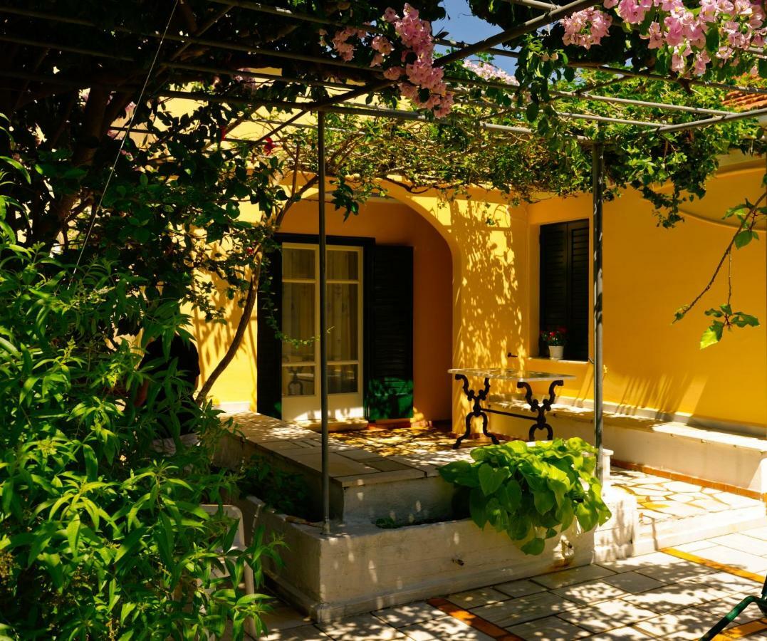 House With Garden Near The Sea Apartman Ajía Effimía Kültér fotó