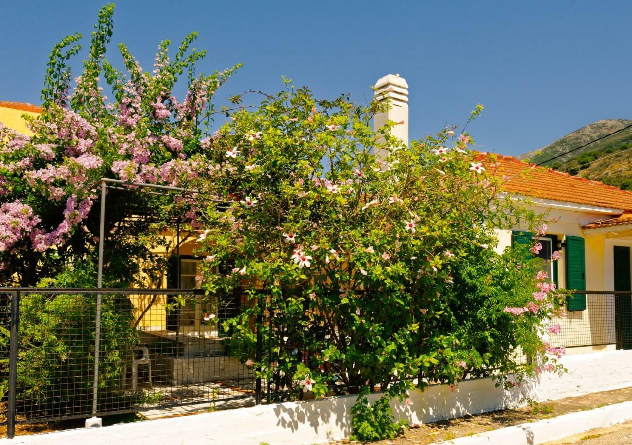 House With Garden Near The Sea Apartman Ajía Effimía Kültér fotó