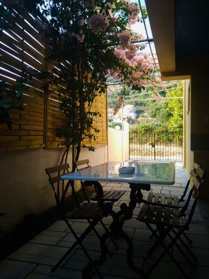 House With Garden Near The Sea Apartman Ajía Effimía Kültér fotó