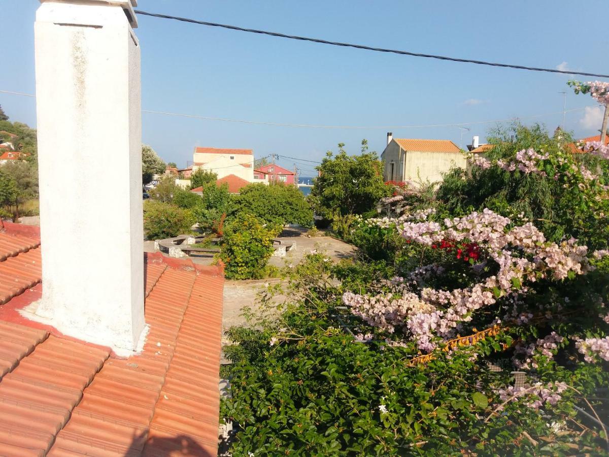 House With Garden Near The Sea Apartman Ajía Effimía Kültér fotó