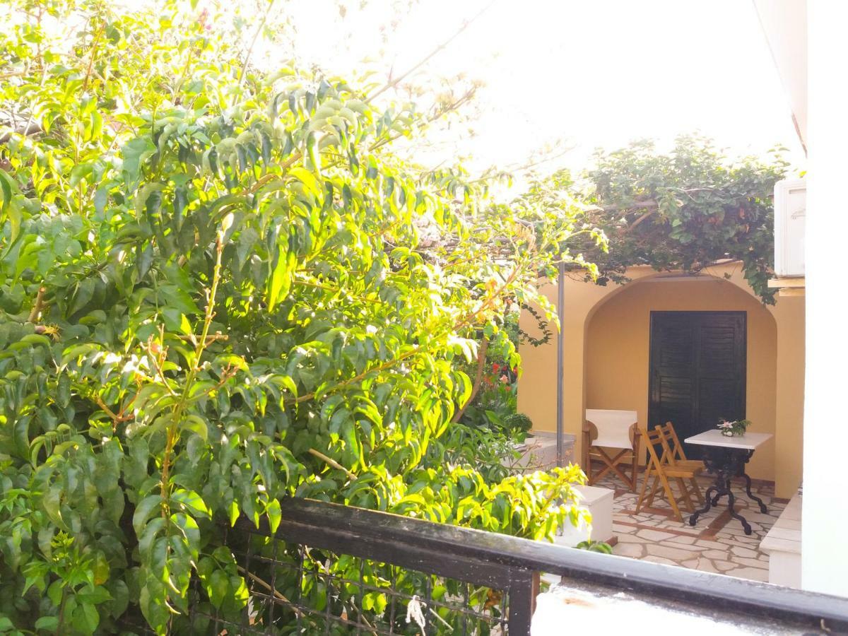 House With Garden Near The Sea Apartman Ajía Effimía Kültér fotó