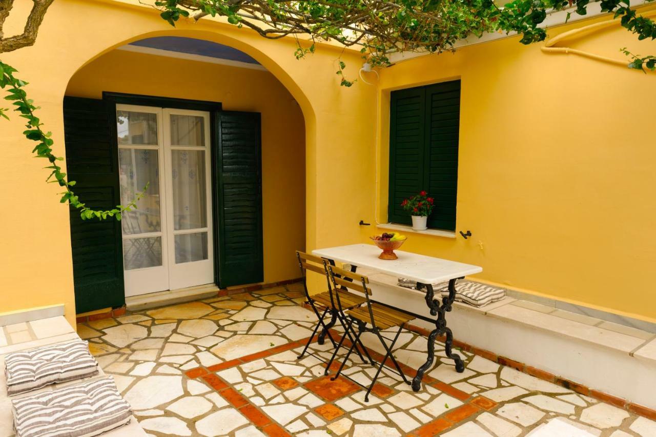 House With Garden Near The Sea Apartman Ajía Effimía Kültér fotó