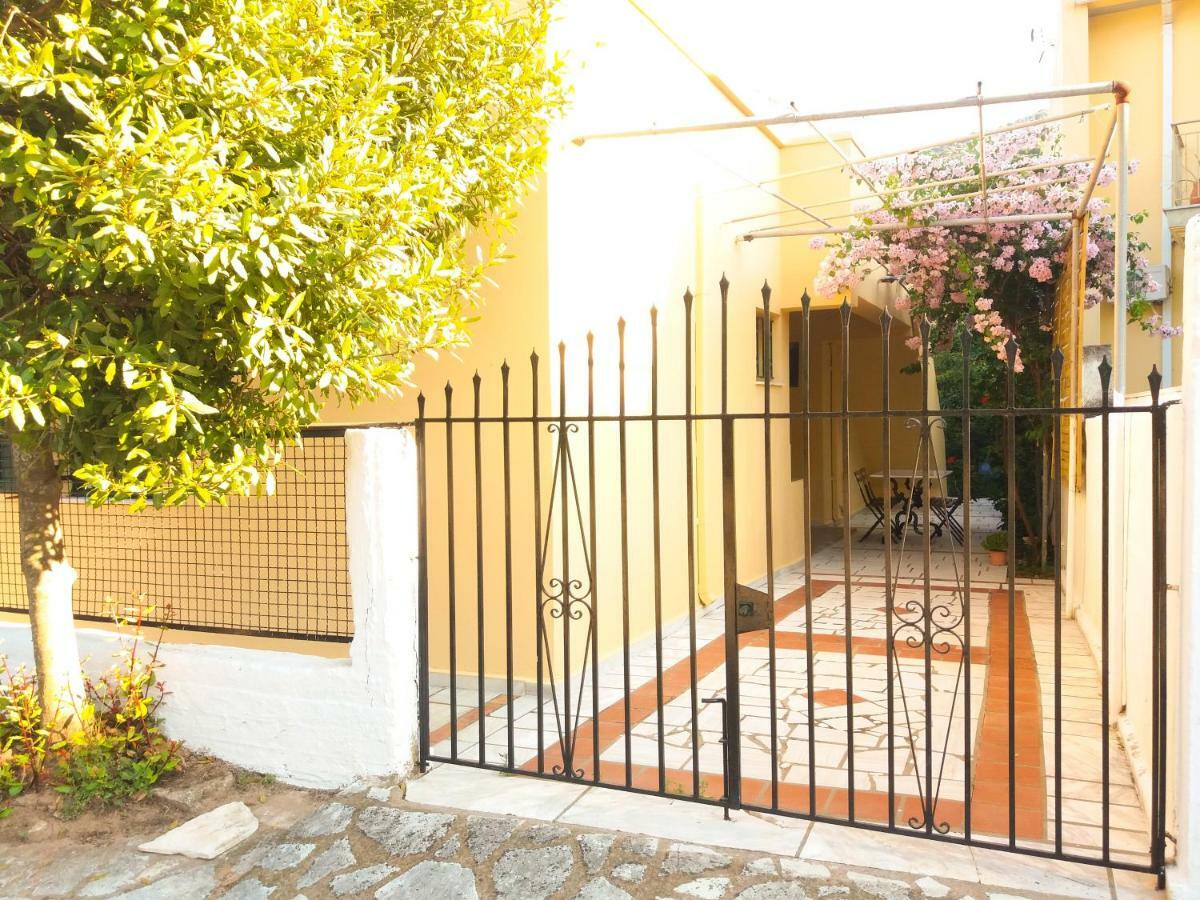 House With Garden Near The Sea Apartman Ajía Effimía Kültér fotó