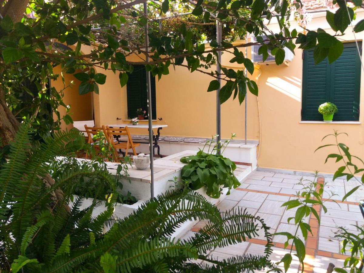 House With Garden Near The Sea Apartman Ajía Effimía Kültér fotó